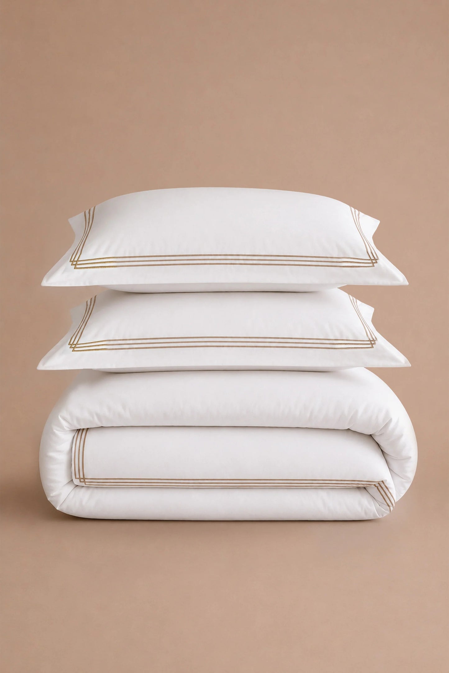 1000 Thread Count Cotton Sateen Luxe Duvet Set – White with Three-Line Gold Embroidery