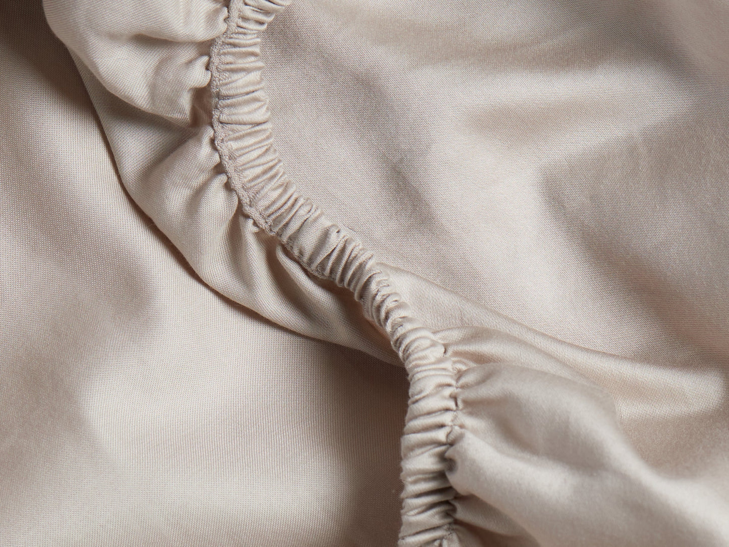 Sateen bedding bundle, luxurious feel, soft sheets, duvet cover, pillow shams - image 2 of 5