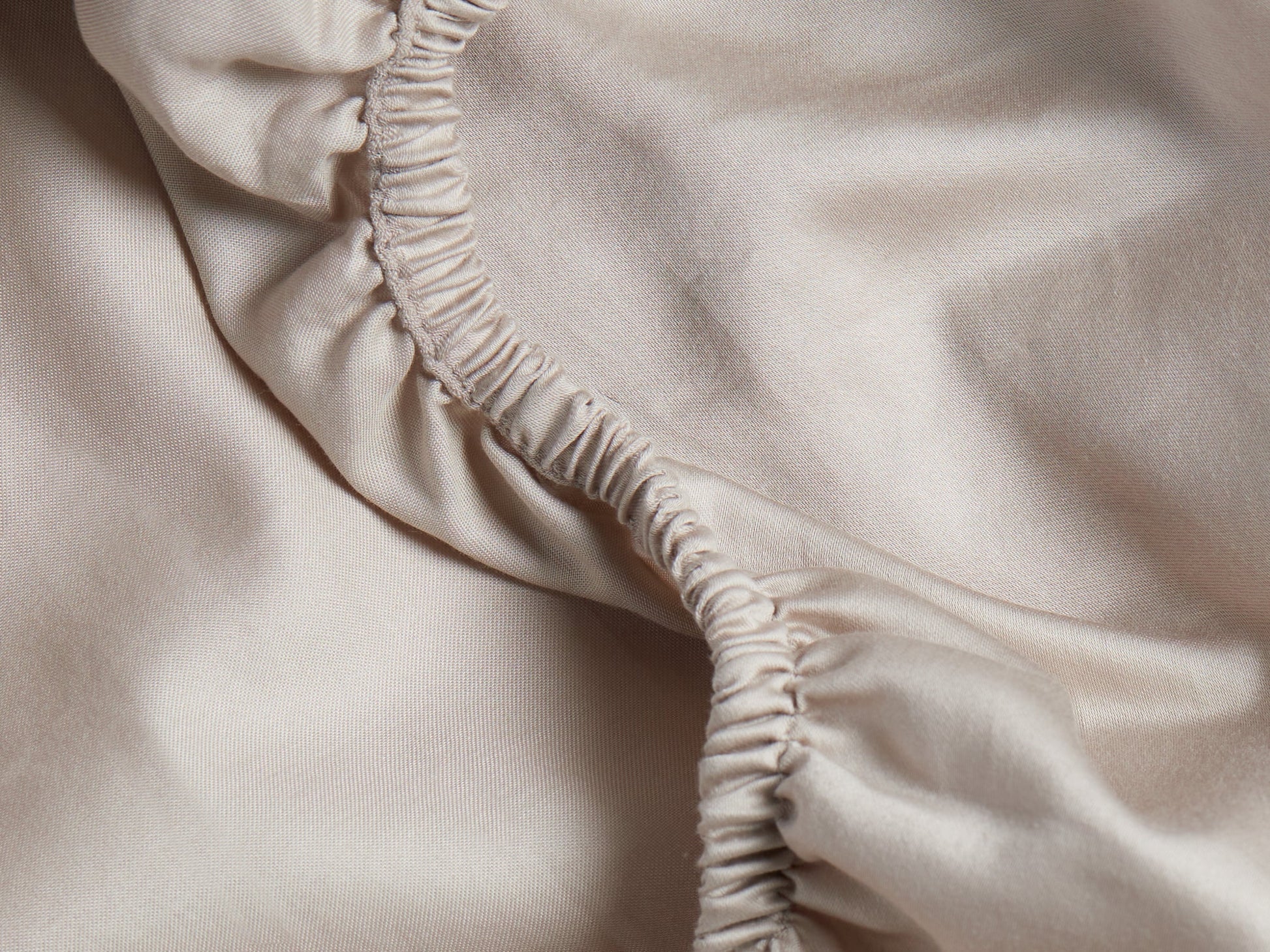 Sateen bedding bundle, luxurious feel, soft sheets, duvet cover, pillow shams - image 2 of 5